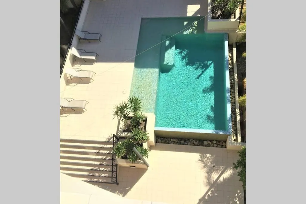 Cairns Penthouse - Private Rooftop Outdoor Gym, Spa & Tv Area With Sunset & Mountain Views 아파트