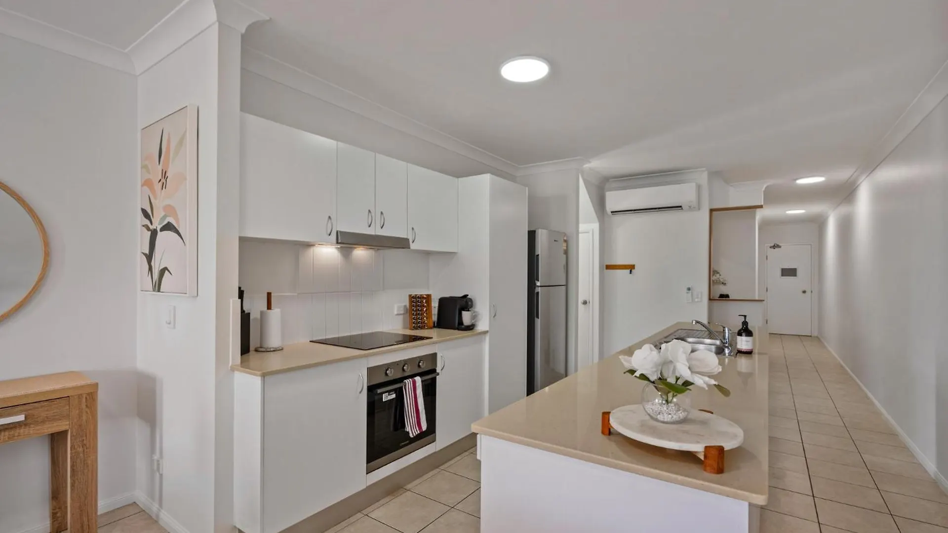 Cairns Penthouse - Private Rooftop Outdoor Gym, Spa & Tv Area With Sunset & Mountain Views